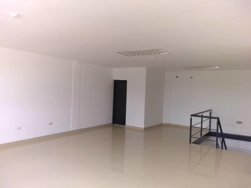 Galpones Con Locales En Venta En Centro Barquisimeto Lara -- %%m-c-t%% Cod. 23 Guion 2 3 5 2 2