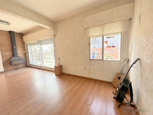 Venta Hermosa Casa De Altos, La Blanqueada, 2 O 3 Dormitorios, Al Frente, Balcón, Terraza, Sin Gastos Comunes, Independiente, Divina
