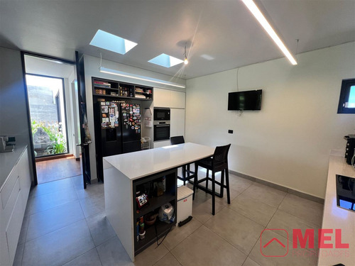Parcela En Venta De 4 Dorm. Mas Servicio En Chicureo