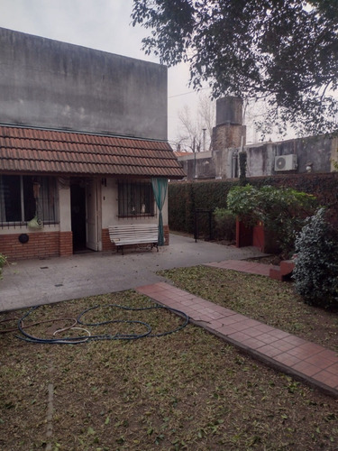 Imagen 4 de 11 de Venta - 2 Locales - Depto 3 Amb - Galpon - L. M Campos 4347 - Caseros