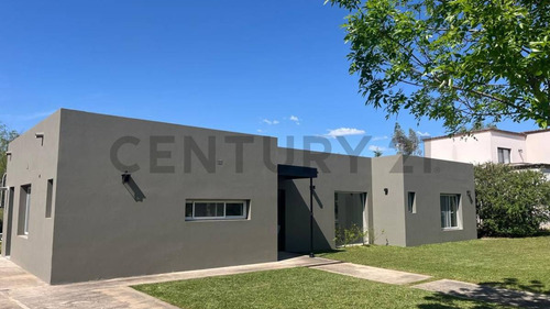Venta Nueva Casa 4 Amb Con Jardín Y Pileta En Barbarita