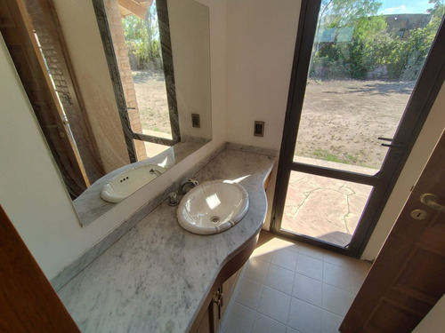 Se Vende Casa En Barrio La Colina,chacras De Coria
