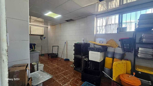 Edificio Alquiler De 3 Pisos Con Ascensor De Carga