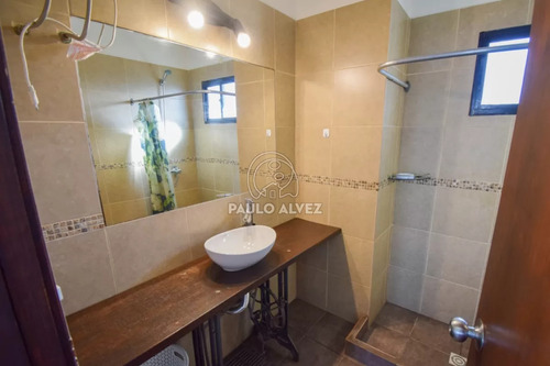Casa En Piriápolis, Barrio Portales A 200 Metros Del Mar. Dos Dormitorios, Dos Baños, Precio Cercado.