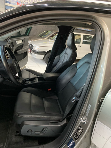 Volvo XC40 1.5 T5 Momentum Recharge (plug-in) 5p Hibrido