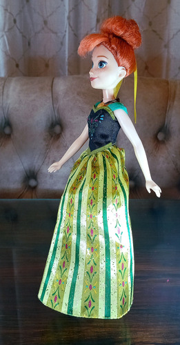 Muñeca Disney Frozen Anna Dia De Coronación - Coronation Day (Usado)