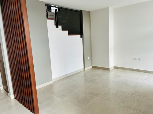 Estrena Casa En Lomas De Juriquilla, 4 Recamaras, Una En Pb, 4 Baños, Jardín