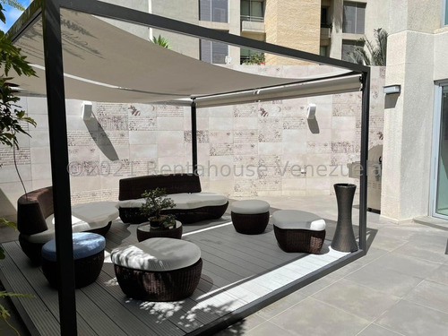 Espectacular Y Lujoso Apartamento Amoblado En Las Mercedes. #25-4805