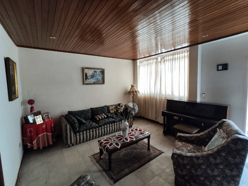 Casa-quinta Bifamiliar Con Entradas Independientes Colinas De Vista Alegre