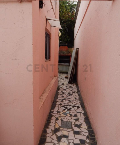 Ph De 3 Ambientes En Muy Lindo Barrio