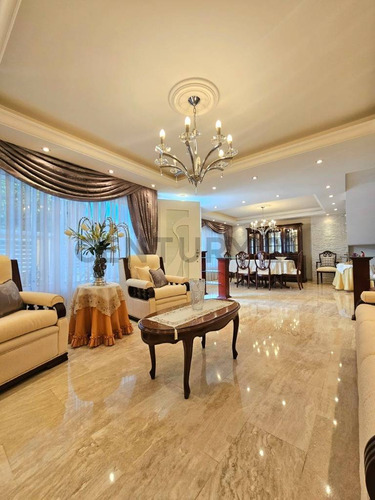 Casa En Venta Los Castores Totalmente Remodelada, Amoblada Acabados De Lujo.