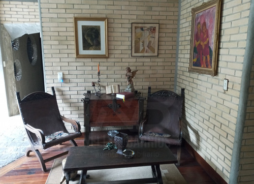 Se Vende Interesante Casa En Parte Alta De La Florida Con 4 Amplios Apartamentos