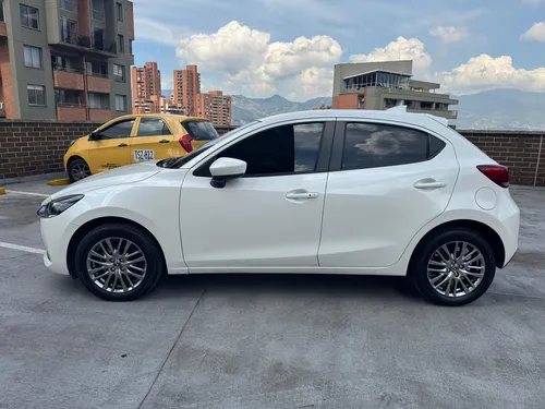 Mazda 2 Automático. Único Dueño Sin Deuda.