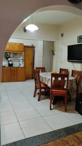 Imagen 4 de 18 de Casa 3 Dormitorios Con 1230 Mts De Terreno Barrio Ideal