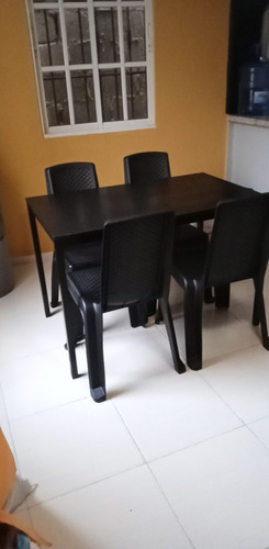 Comedor Negro Ikea(sillas Plásticas)