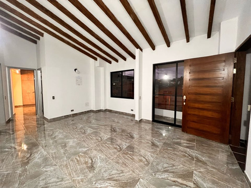 En Venta Apartamento Con Excelente Ubicación Y Acabados - Carmen Víb.