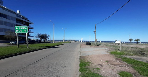 Terreno Con Aprobación Para Altura En Primera Línea Frente Al Mar.