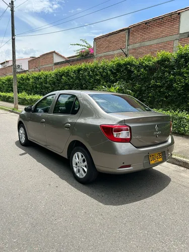 Renault Logan 1.6 Privilege / Intens