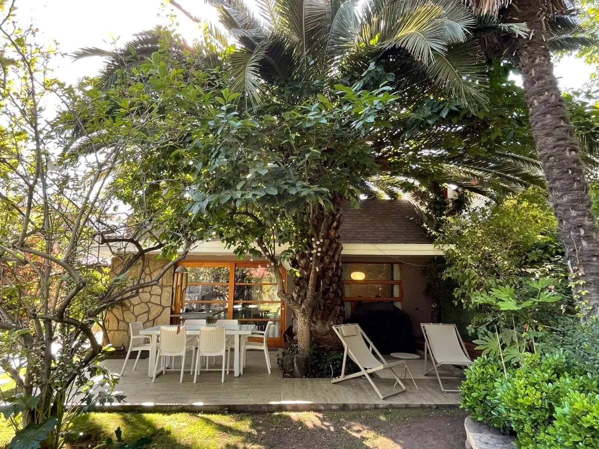 Imagen 1 de 16 de Gran Casa Familiar De Un Piso Con Amplio Jardín