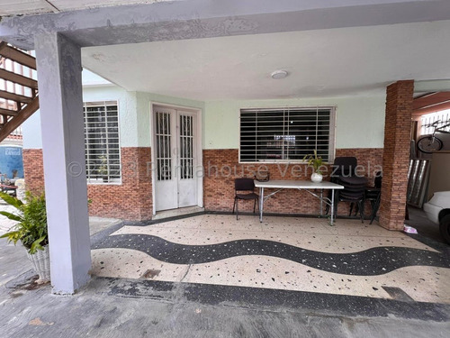 Casa En Venta, Urb. Bermudez, Maracay 24-28808 Wjo