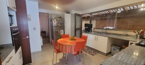 Casa En Venta De 6 Dorm. Colegio Dunalastair Peñalolen