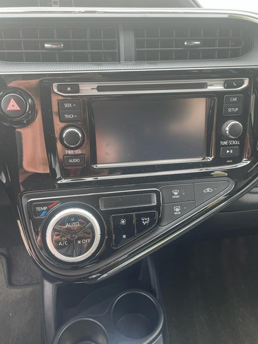 Imagen 8 de 12 de Toyota Prius C 2020 Hibrid 1.5 At
