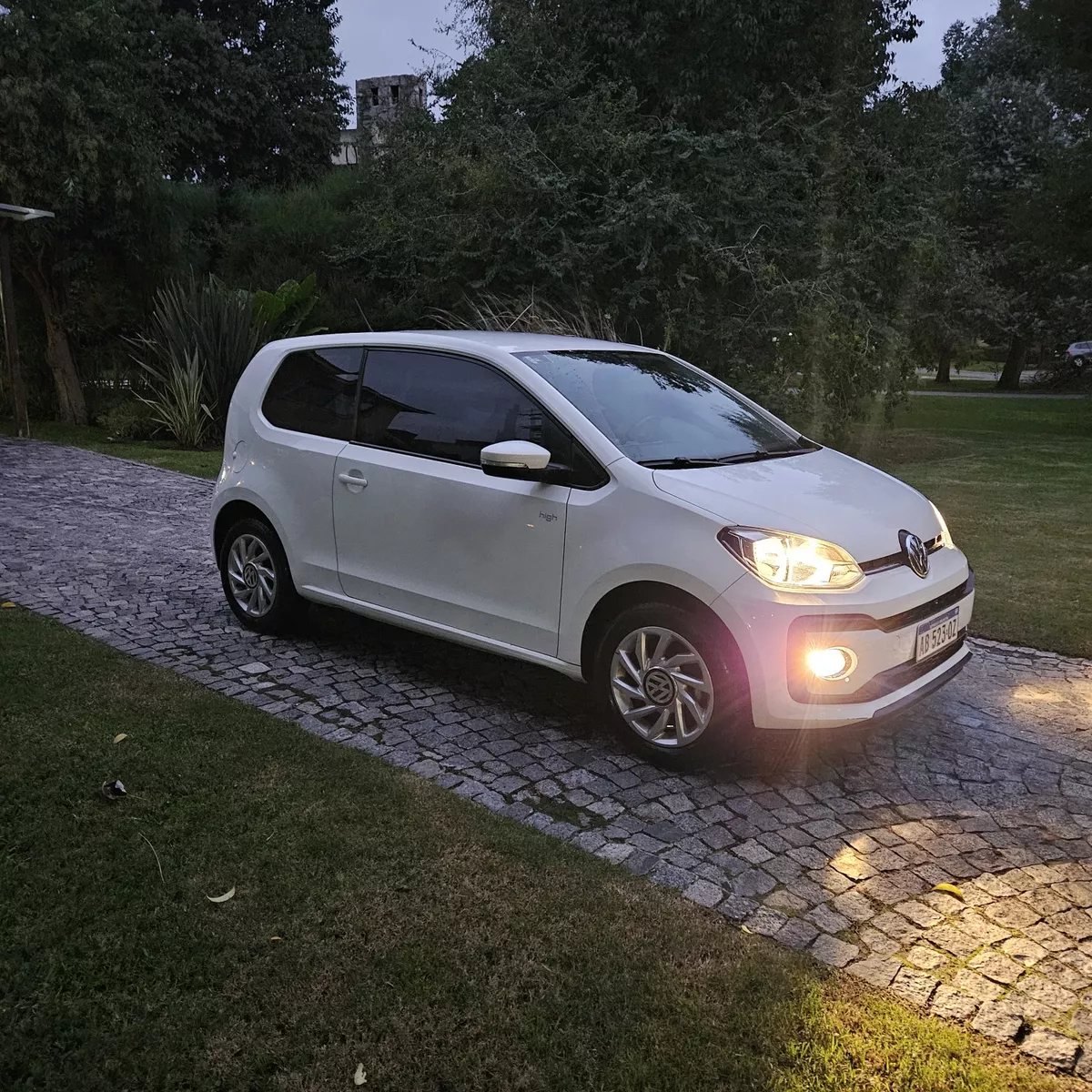 Volkswagen Up! 1.0 High Up! 75cv 3 p