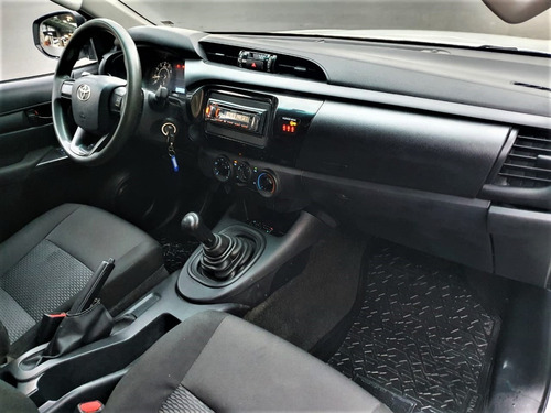 Imagen 10 de 15 de Toyota Hilux 2016