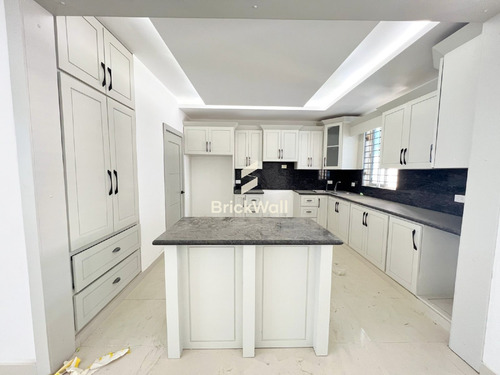 Exclusiva Casa Con Jacuzzi En El Proyecto Cerrado Llanos Gurabo