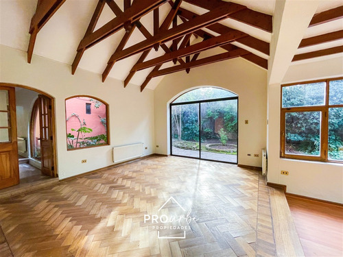 Casa En Venta De 5 Dorm. En Las Condes