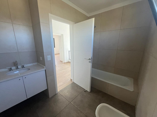 Casa En Barrio Ceibos Puertos Del Lago Lote Interno Escobar 3 Dormitorios Y Escritorio