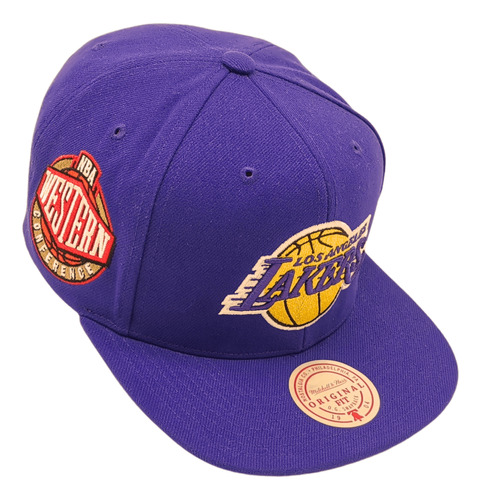 Gorra Mitchell & Ness Lakers Conference Patch Morada 2023 33