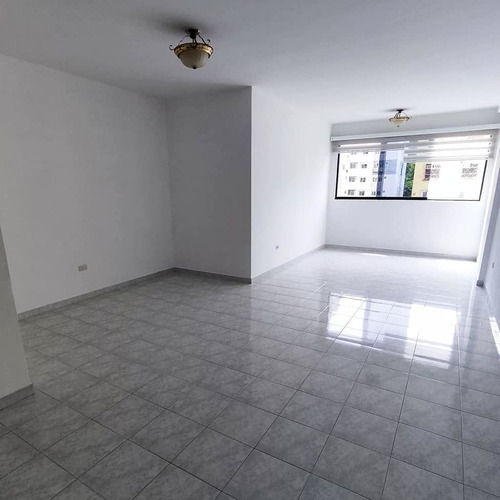 Imagen 4 de 9 de Apartamento En Venta Ur. Las Chimeneas 0412-8887550