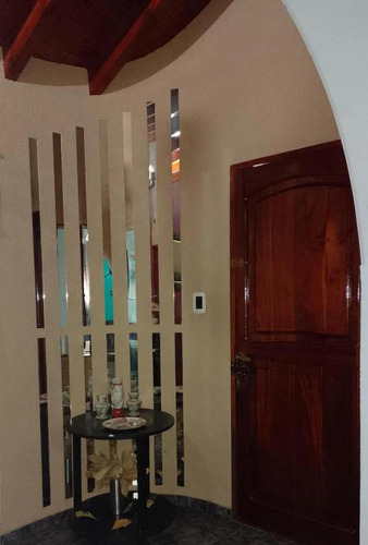 Casa En Venta - 4 Dormitorios 2 Baños - Cochera - 240mts2 - Tunuyán