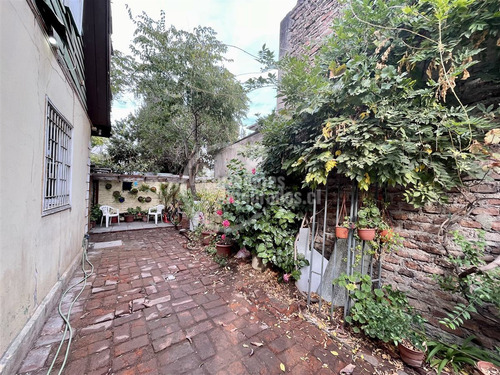 Casa En Venta De 4 Dorm. En Macul