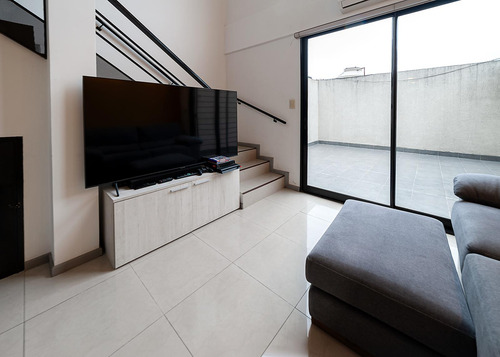 Venta Departamento De Dos Ambientes Con Patio En Flores