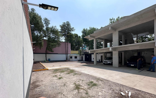 Terreno 650 M2, Listo Para Su Residencia En Calle Cerrada.