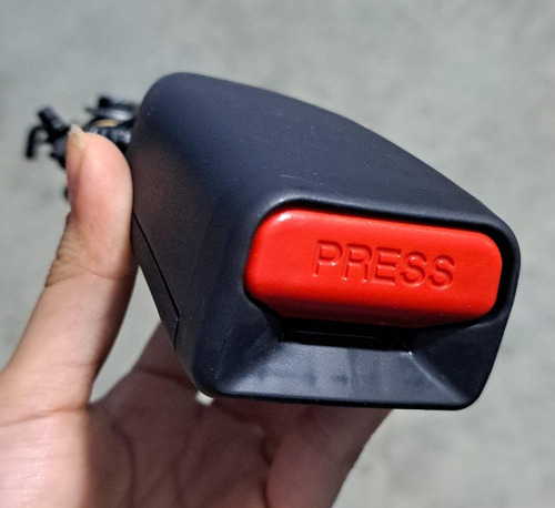 Broche Cinturón Delantero Derecho Honda Crv 12-17 Nuevo Orig