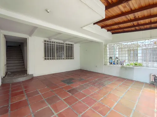 Casa En Venta En Niza. Cod V30390