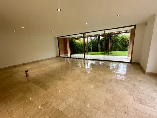 Casa En Arriendo En Loma Benedictinos. Cod A776027