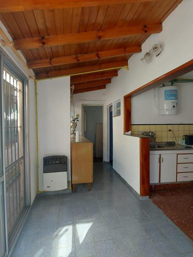 Venta - Casa En Beccar Con Dos Viviendas En Block Y Garage. Ideal Inversión.