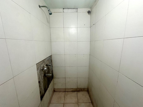 Venta Local Al Frente Con Patio Zona Constitución