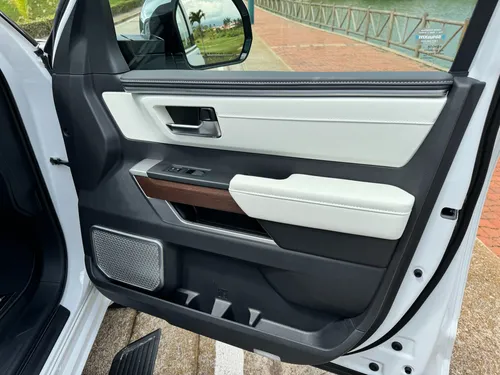 Toyota Sequoia CAPSTON 3.5 HIBRIDA
