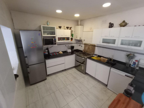 Casa De 4 Ambientes Y Consultorio U Oficina En Venta En Lomas Oeste, Cochera Y Terraza Con Parrilla