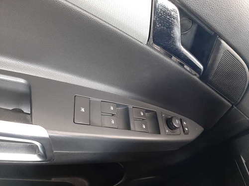 Imagen 11 de 15 de Chevrolet Captiva 2011 3.0 B Sport Piel R-17 At