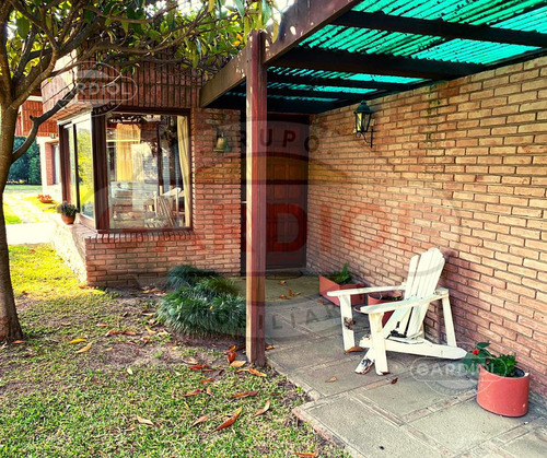 Venta De Casa En Colonia Del Sacramento. Rambla Costanera