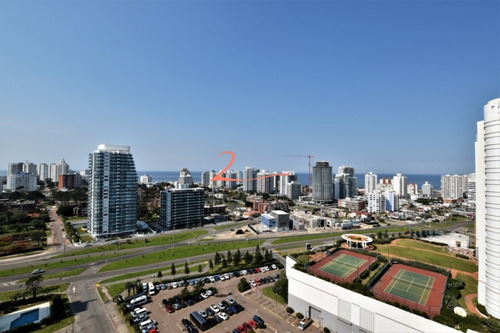 Apartamento De 3 Dormitorios En Venta Y Alquiler Temporario, Playa Mansa. Punta Del Este- Ref: 5335