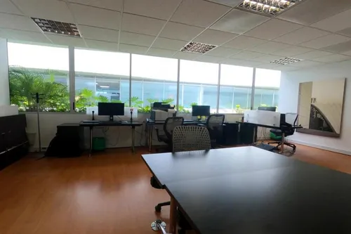 Oficina En Arriendo/venta En Chico Norte. Cod V1648