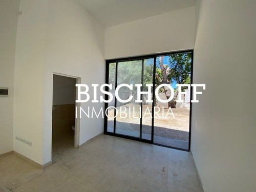 Imagen 8 de 21 de Local A Estrenar, Con Amplio Patio Propio, Sobre Avenida 3. Villa Gesell