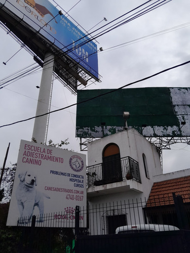 Casa Apta Comercial Sobre Colectora Con Carteles De Publicidad